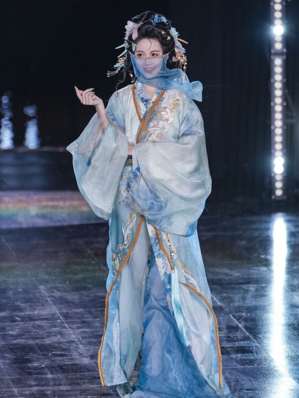 2023山岚听雨原创国风大典秀款汉服战国袍绣花晕染中国风女春夏季